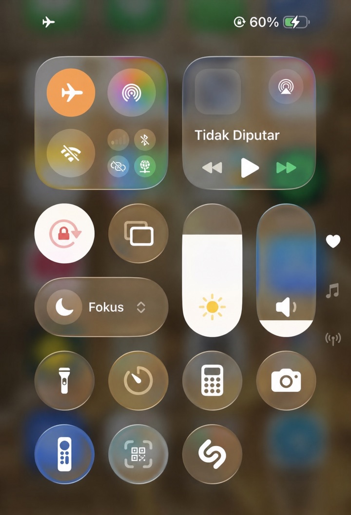 Pusat Kontrol iPhone berbahasa Indonesia dengan mode pesawat aktif