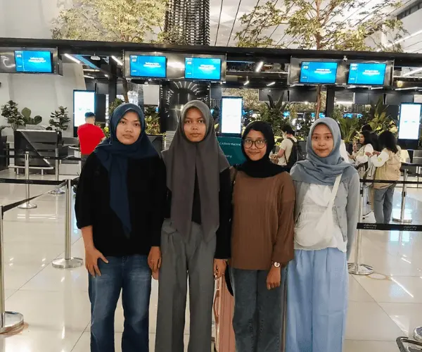 Momen keberangkatan peserta menuju Jepang 8