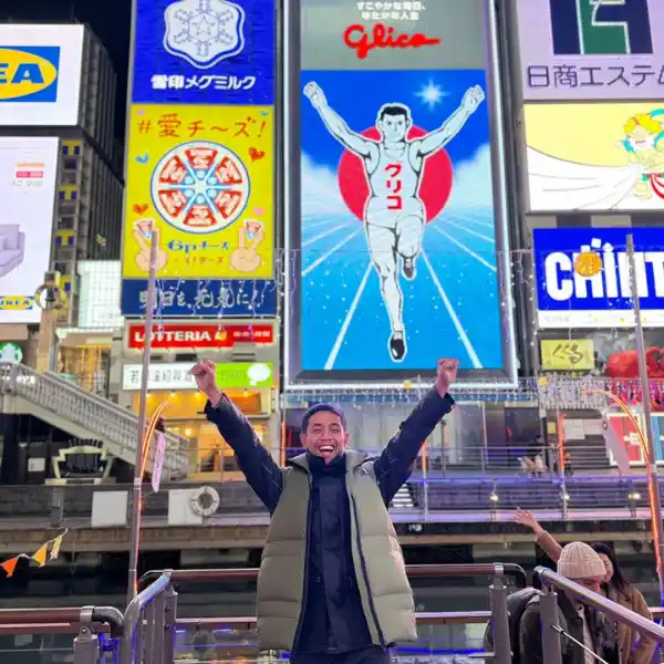 Alumni via mitra LPK JobJepang menikmati kehidupan di kota Osaka, Jepang