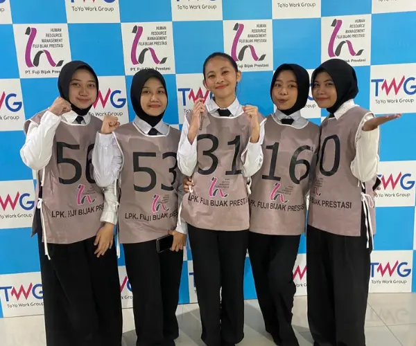 Suasana siswa JobJepang mengikuti interview dengan perusahaan Jepang