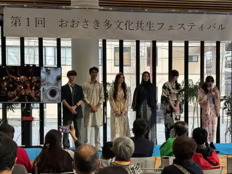 Siswa internasional Osaki Japanese Language School tampil di panggung Festival Multikultural Osaki